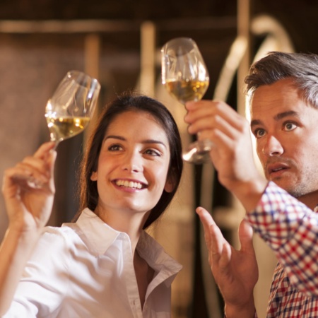 Turista en una cata de vino