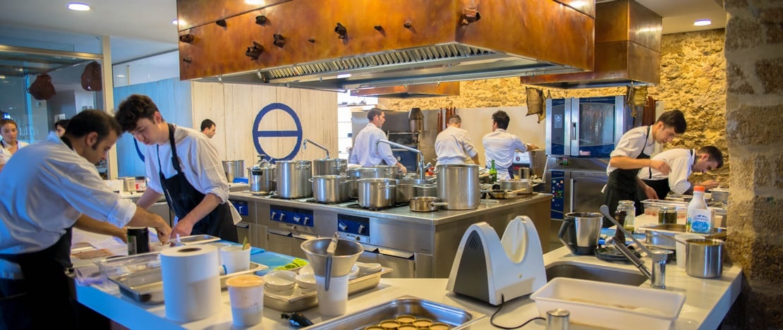 Cocina del restaurante Aponiente de El Puerto de Santa María en Cádiz, Andalucía