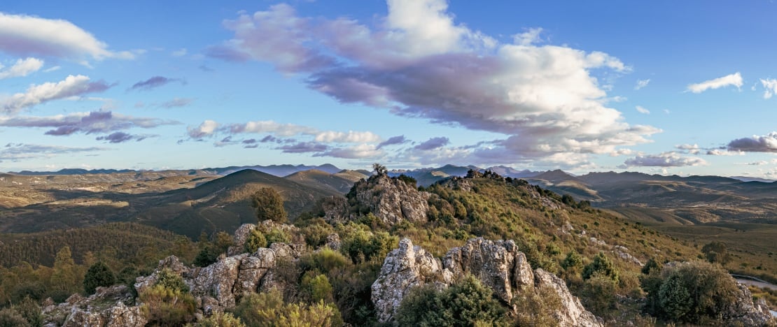 Paisaje de cadenas montañosas en Villuercas –Ibores– Jara en Cáceres, Extremadura