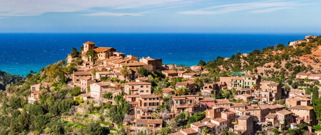 Vista del pueblo de Deià en Mallorca, Islas Baleares